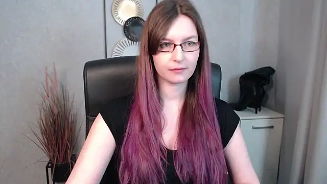 Snapshot of emmaxDelight chatting on 03/07/25, 10:13 emmaxDelight online show from 03/07/25, 10:13