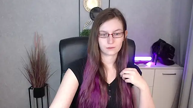 emmaxDelight online show from 12/15/25, 06:52