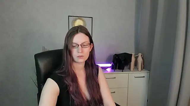 emmaxDelight online show from 04/10/26, 05:53