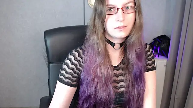 emmaxDelight online show from 10/22/25, 05:29