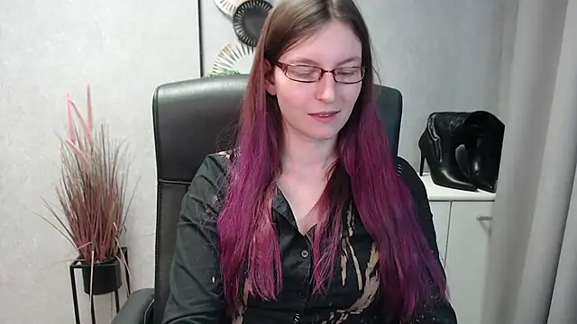 Snapshot of emmaxDelight chatting on 02/01/25, 10:37 emmaxDelight online show from 02/01/25, 10:37