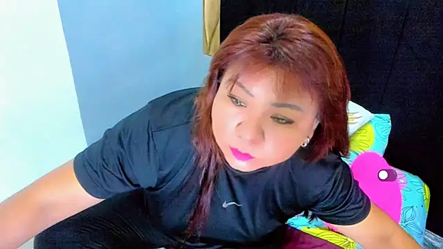 Snapshot of victoria_love89 chatting on 11/17/25, 02:04 victoria love89 online show from 11/17/25, 02:04