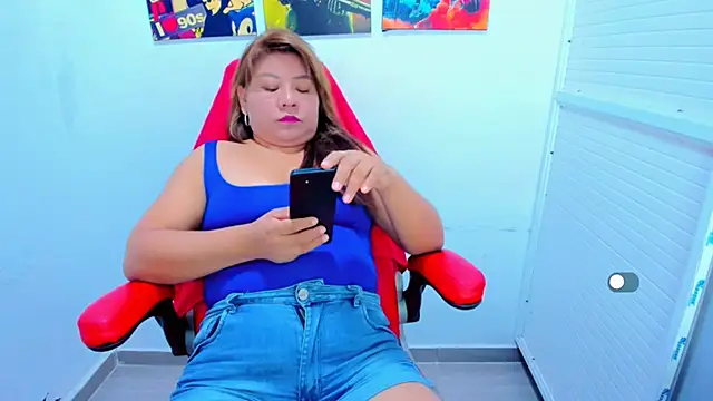 Snapshot of victoria_love89 chatting on 01/16/26, 01:42 victoria love89 online show from 01/16/26, 01:42