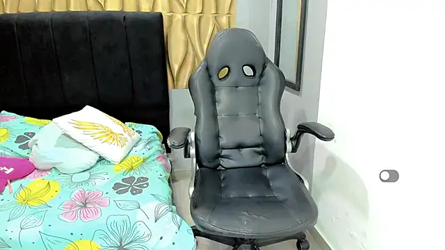 Snapshot of victoria_love89 chatting on 11/09/25, 02:37 victoria love89 online show from 11/09/25, 02:37