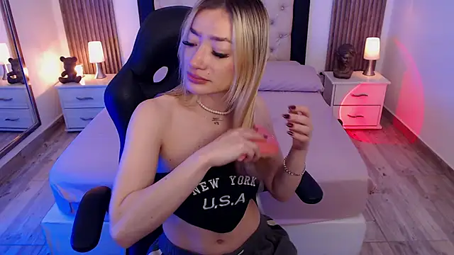 zoe jones13 online show from 10/26/25, 10:43