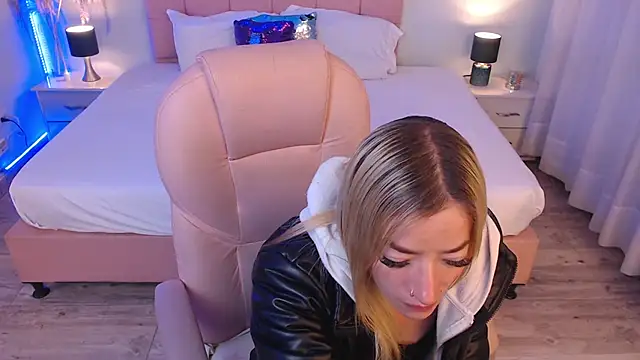 zoe jones13 online show from 04/11/26, 07:45