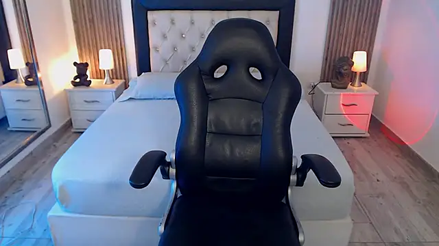 zoe jones13 online show from 11/10/25, 12:04