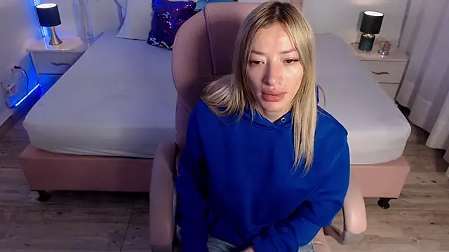 zoe jones13 online show from 03/01/26, 04:12