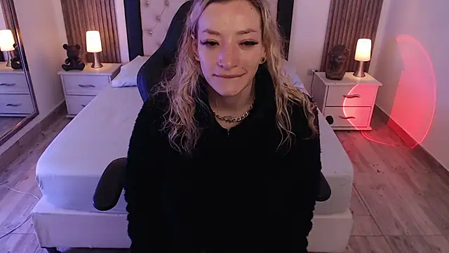 zoe jones13 online show from 10/29/25, 03:16