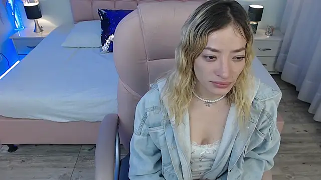 Snapshot of zoe_jones13 chatting on 06/30/26, 02:55 zoe jones13 online show from 06/30/26, 02:55