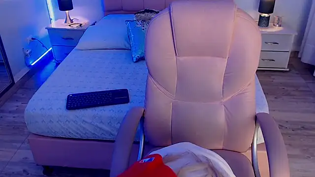 zoe jones13 online show from 12/18/25, 03:44