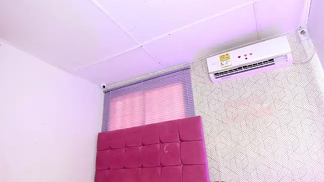 Snapshot of quianna_ chatting on 03/01/25, 03:27 quianna online show from 03/01/25, 03:27