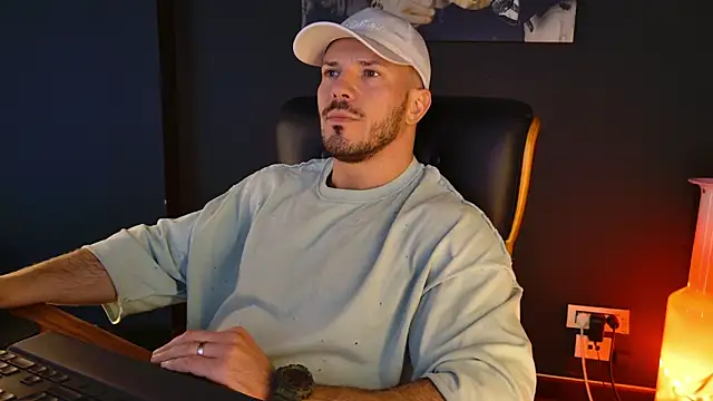 AngeloEric online show from 12/19/25, 01:24