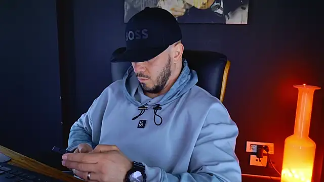 Snapshot of AngeloEric chatting on 03/19/25, 06:03 AngeloEric online show from 03/19/25, 06:03