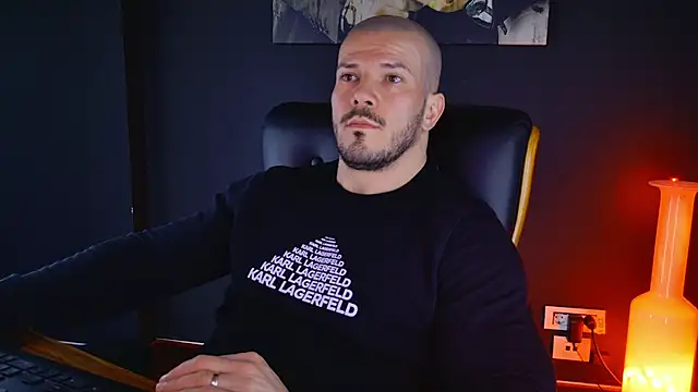 Snapshot of AngeloEric chatting on 01/21/25, 12:18 AngeloEric online show from 01/21/25, 12:18