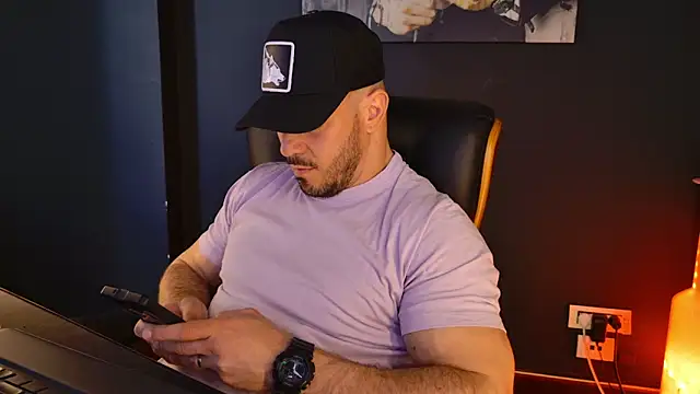 Snapshot of AngeloEric chatting on 04/23/26, 10:55 AngeloEric online show from 04/23/26, 10:55
