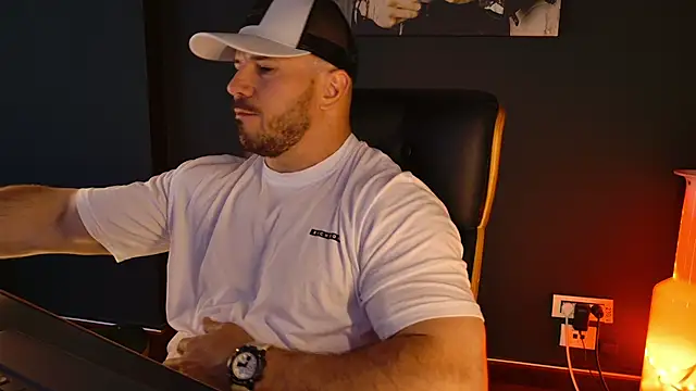 Snapshot of AngeloEric chatting on 05/15/26, 11:52 AngeloEric online show from 05/15/26, 11:52
