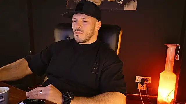 AngeloEric online show from 12/17/25, 02:22