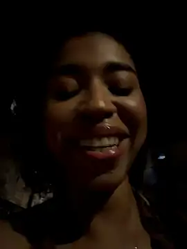 Snapshot of bella__honey chatting on 06/21/26, 04:29 bella honey online show from 06/21/26, 04:29