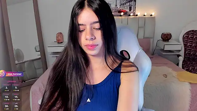 Snapshot of zoe_turnner_18 chatting on 09/18/25, 11:35 zoe turnner 18 online show from 09/18/25, 11:35
