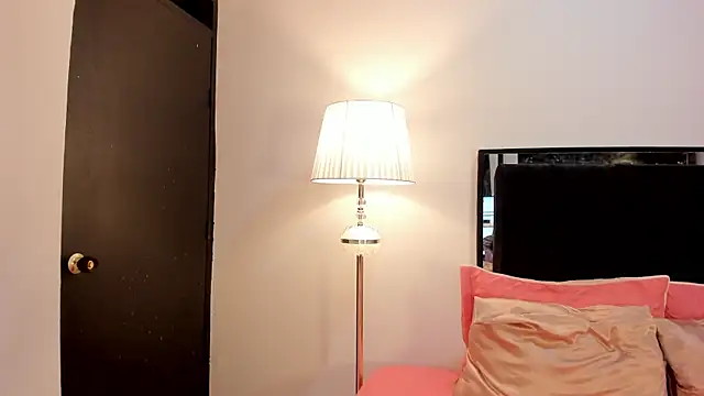 Snapshot of lilithTeen1_ chatting on 02/18/26, 04:32 lilithTeen1 online show from 02/18/26, 04:32