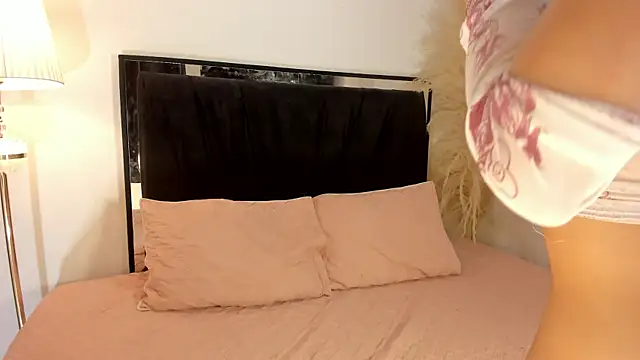 lilithTeen1  online show from 05/05/26, 02:25