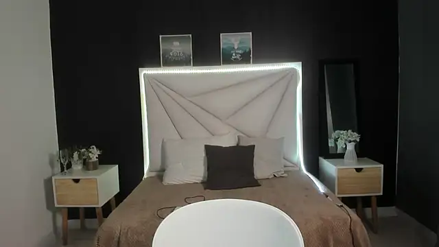 Snapshot of Lina_Castle chatting on 03/13/25, 09:48 Lina Castle online show from 03/13/25, 09:48