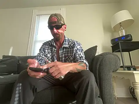 Snapshot of armdy371 chatting on 10/05/25, 10:00 armdy371 online show from 10/05/25, 10:00