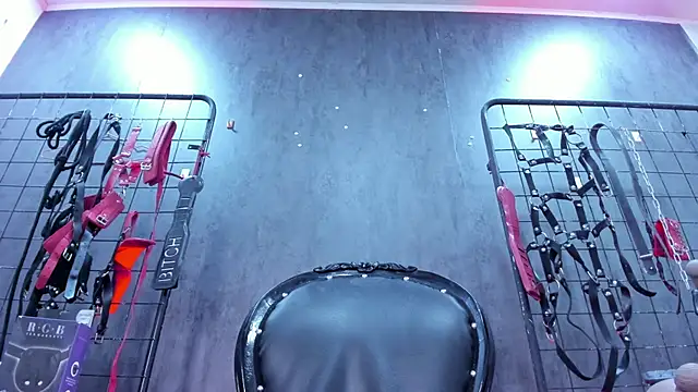 Carolina Arias online show from 12/15/25, 07:31