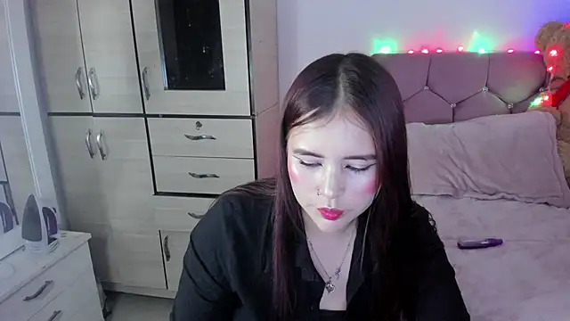 Snapshot of hotbbc_wife chatting on 02/17/25, 11:00 hotbbc wife online show from 02/17/25, 11:00