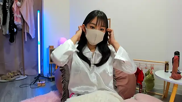 Snapshot of Coco_peach chatting on 04/19/26, 03:35 Coco peach online show from 04/19/26, 03:35