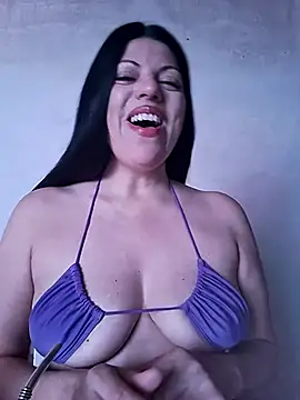 Snapshot of Paulitta- chatting on 02/08/26, 12:14 Paulitta- online show from 02/08/26, 12:14