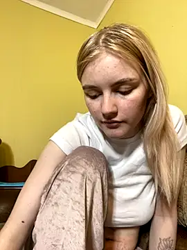 Snapshot of DaMa-1808 chatting on 10/07/25, 04:19 DaMa-1808 online show from 10/07/25, 04:19