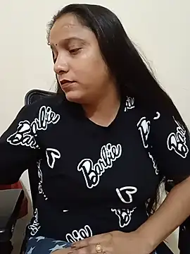 Simran-Kaur143 online show from 07/08/26, 10:27