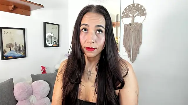 Snapshot of electra_hunt chatting on 07/05/26, 01:43 electra hunt online show from 07/05/26, 01:43