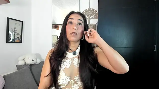 Snapshot of electra_hunt chatting on 06/27/26, 01:55 electra hunt online show from 06/27/26, 01:55