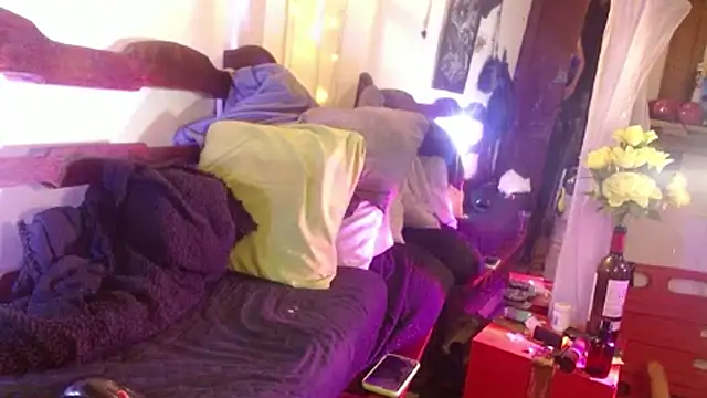 Snapshot of laye19 chatting on 03/21/26, 10:20 laye19 online show from 03/21/26, 10:20