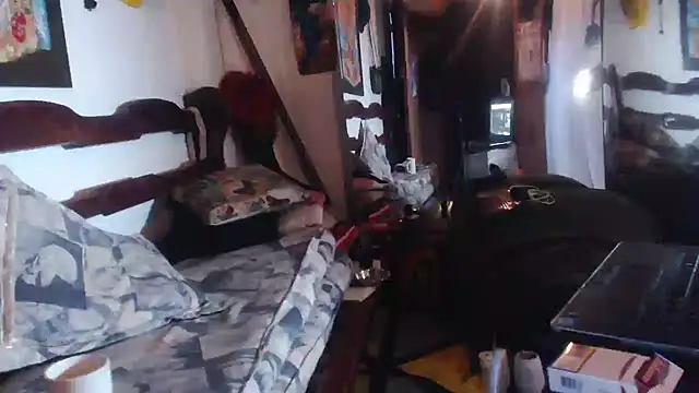 laye19 online show from 11/30/25, 10:21