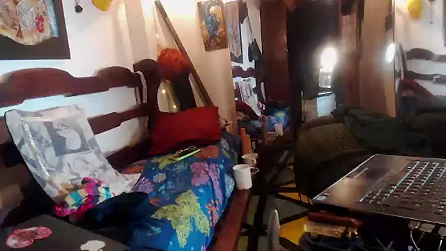 laye19 online show from 12/03/25, 02:12