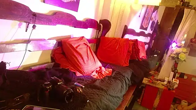 Snapshot of laye19 chatting on 03/07/26, 07:37 laye19 online show from 03/07/26, 07:37