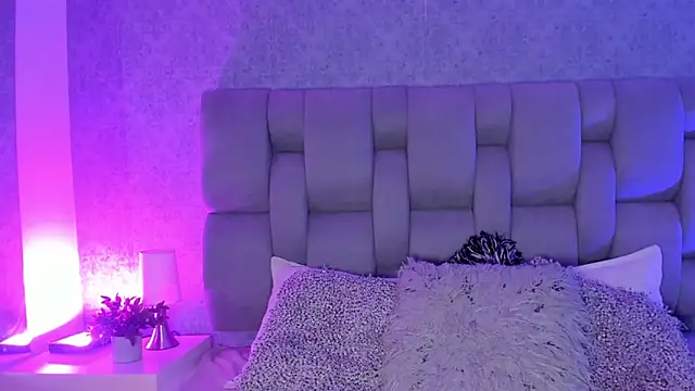 KarolRojas  online show from 09/10/25, 03:27