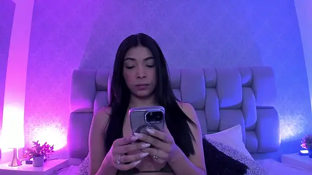 KarolRojas  online show from 09/26/25, 03:35