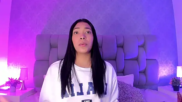 KarolRojas  online show from 09/18/25, 03:20