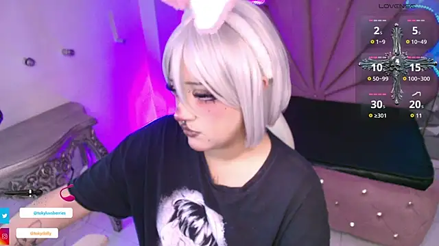 Snapshot of toky_doll chatting on 10/17/25, 08:54 toky doll online show from 10/17/25, 08:54