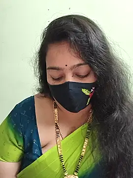 neelu-hoty online show from 12/15/25, 02:45