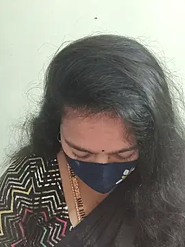 neelu-hoty online show from 12/05/25, 02:26