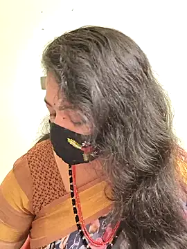 Snapshot of neelu-hoty chatting on 10/16/25, 12:13 neelu-hoty online show from 10/16/25, 12:13