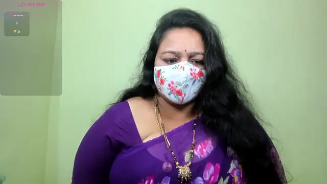 neelu-hoty online show from 05/31/26, 12:33