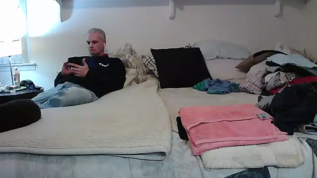 Hand69someguy online show from 11/24/25, 09:04