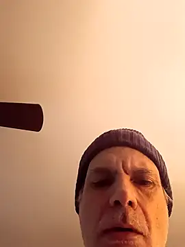 Snapshot of Hand69someguy chatting on 02/27/25, 02:46 Hand69someguy online show from 02/27/25, 02:46